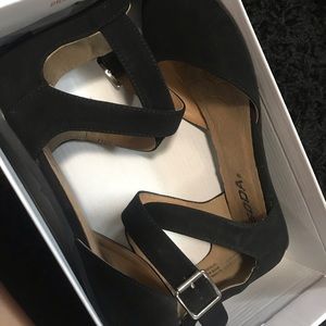 Cute sandals / flats